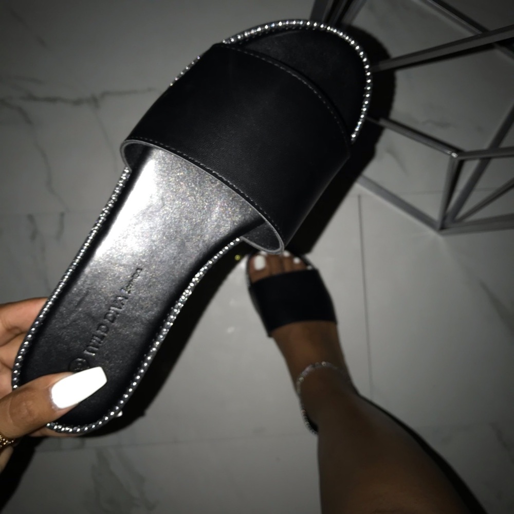 Black Simple Sandals